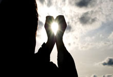 13支国际顶尖醒狮队云集香江攀高桩.